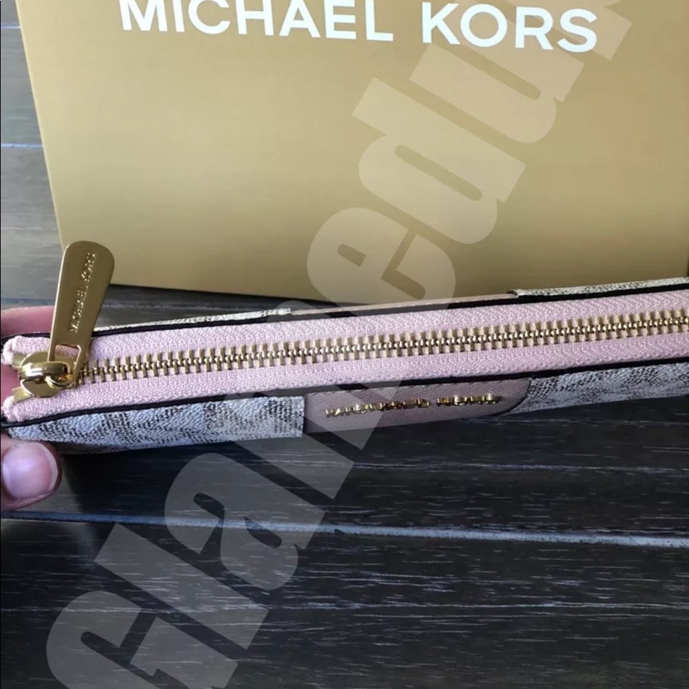 LAST ONE FIRM Michael Kors Ballet Vanilla Wallet - Picture 2 of 7